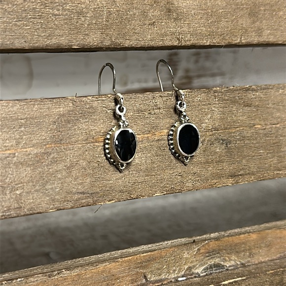 Sterling silver great shape stamped 925 black onyx French wire earrings - Picture 3 of 6